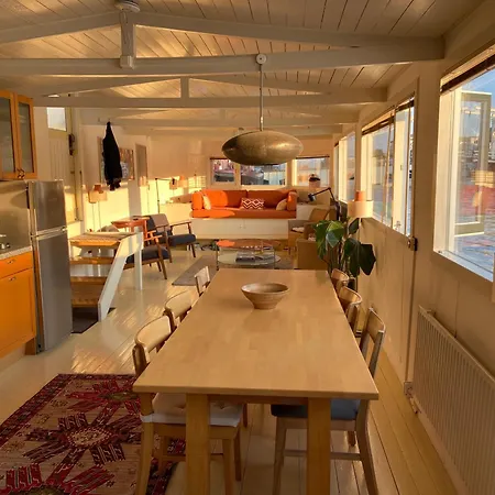 One Of A Kind Houseboat On The Canal Amstel 别墅